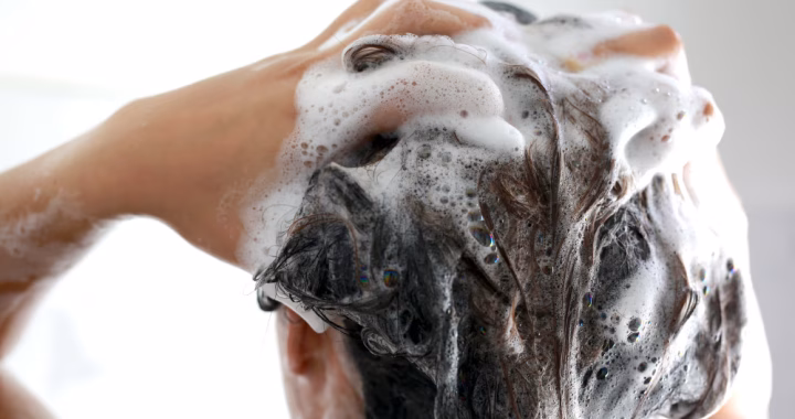Shampoing à l’huile de cade : découvrez ce produit naturel et français !