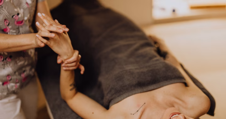 Drainage lymphatique Renata França: la méthode brésilienne qui redéfinit le soin du corps