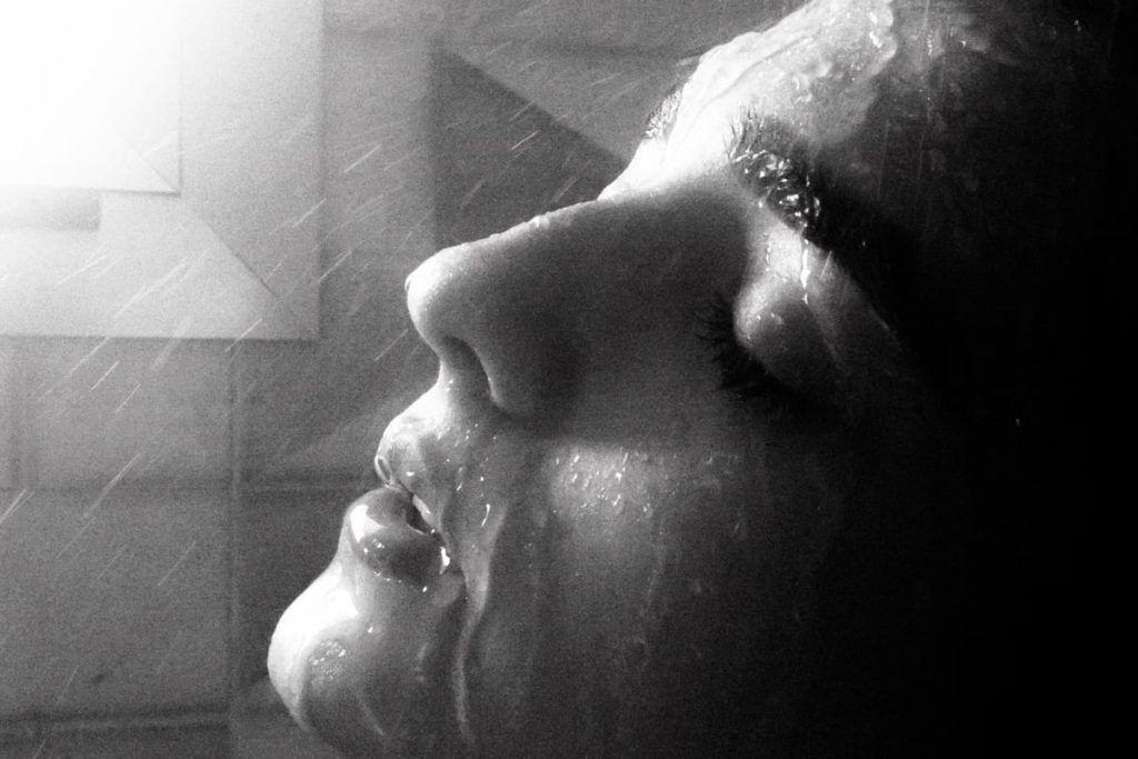 Pourquoi mes yeux sont-ils si secs après la douche ?