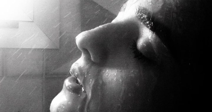 Pourquoi mes yeux sont-ils si secs après la douche ?